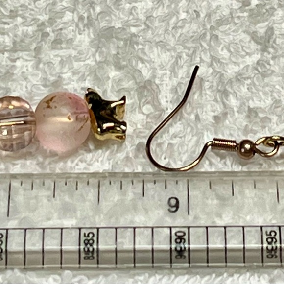 🐻‍❄️Gold and pink speckled Earrings with Polar Bear Charm - Picture 8 of 8
